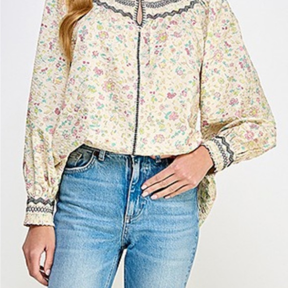 Cream with flowers blouse - Picture 2 of 6